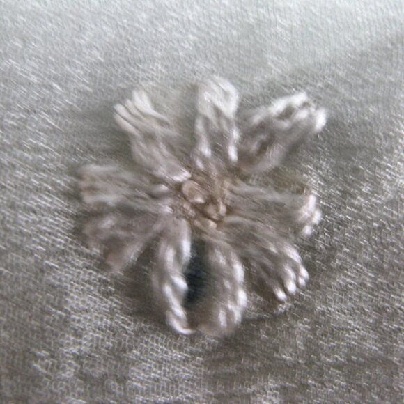 ANTIQUE SILK BABY KIMONO, FROM 1914 WITH EMBROIDERED FLOWERS - Picture 4 of 7